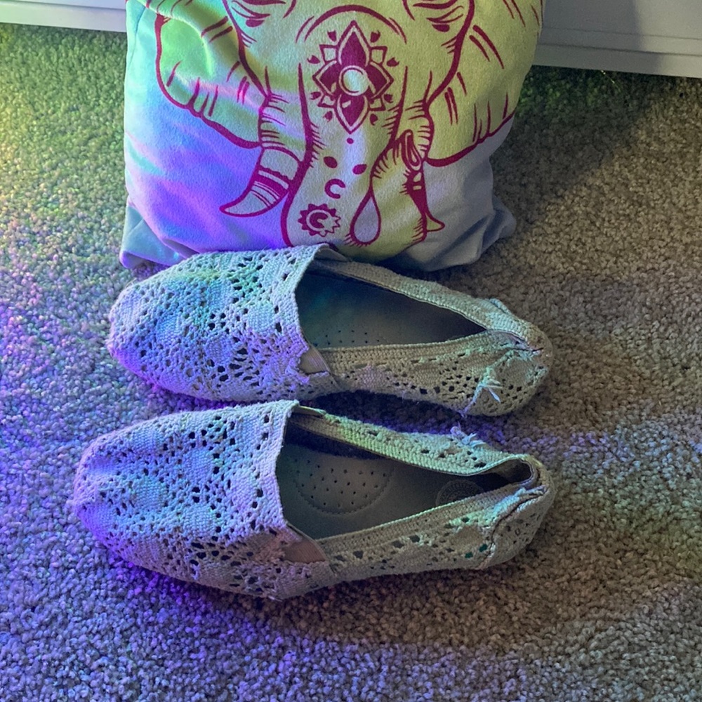 SO cream lace shoes